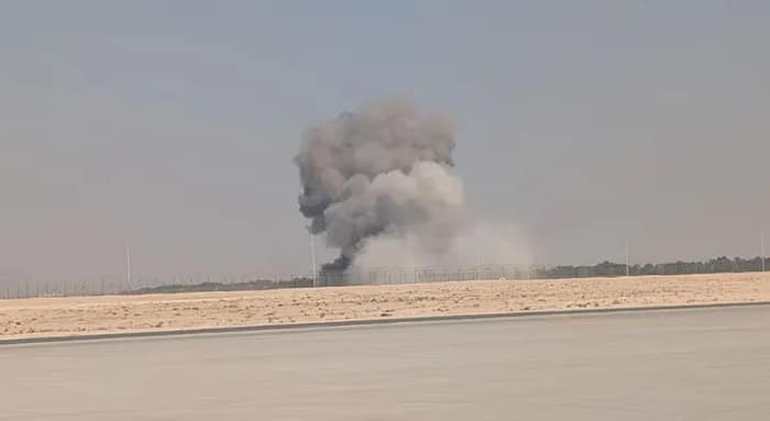 দুবাইতে এয়ার শো চলাকালীন ভেঙে পড়ল তেজস, খোঁজ নেই পাইলটের
