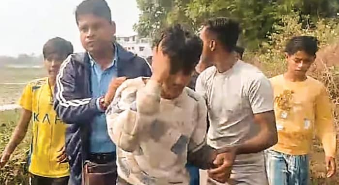 চলন্ত ধৌলিতে ছিনতাই, দুষ্কৃতী ধরতে ঝাঁপ দিয়ে হাত কাটা গেল মহিলার, ছিনতাইবাজদের গণপিটুনি