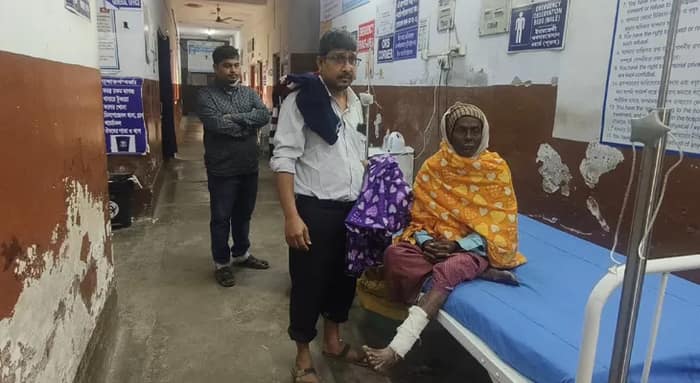 মহিষাদলে হনুমানের কামড়ে জখম ৩, ভর্তি হাসপাতালে
