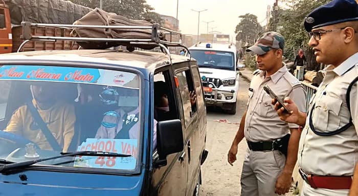 আরামবাগে পুলকারের বিরুদ্ধে অভিযান