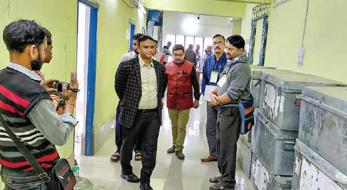 এসআইআর আতঙ্কের মধ্যেই ইভিএম চেকিং শুরু পুরুলিয়ায়