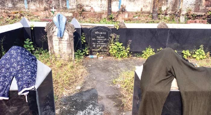 মানিকতলার প্রাচীন খ্রিষ্টান কবরস্থানে নেশার আসর, হেরিটেজ কবরে শুকোয় জামাকাপড়