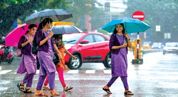 শক্তি হারিয়ে ঘূর্ণিঝড় এখন নিম্নচাপ, ব্যাপক বৃষ্টিপাতে বিপর্যস্ত তামিলনাড়ু, শ্রীলঙ্কায় মৃত্যু অন্তত ৩৫৫ জনের
