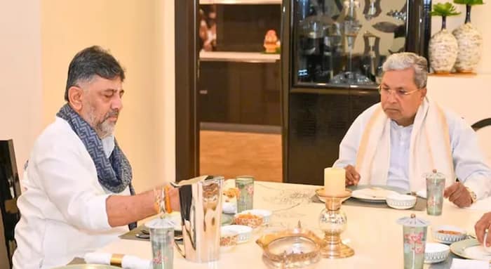 ইডলি, কফি ও উপমা খেয়ে রাজনৈতিক আলোচনা! শিবকুমারের বাসভবনে ব্রেকফাস্ট সিদ্ধারামাইয়ার