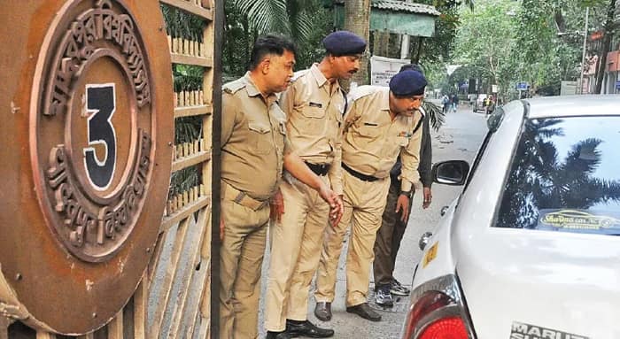 খাকি পোশাকে যাদবপুর ‘পাহারা’য় এক্স আর্মি