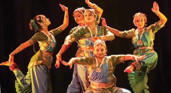 নৃত্যের তালে