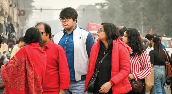 ১৫’র ঘরে নেমে শীতলতম কলকাতা, কুয়াশা, কফি, গরম জামায় ঘুম ভাঙল শহরের