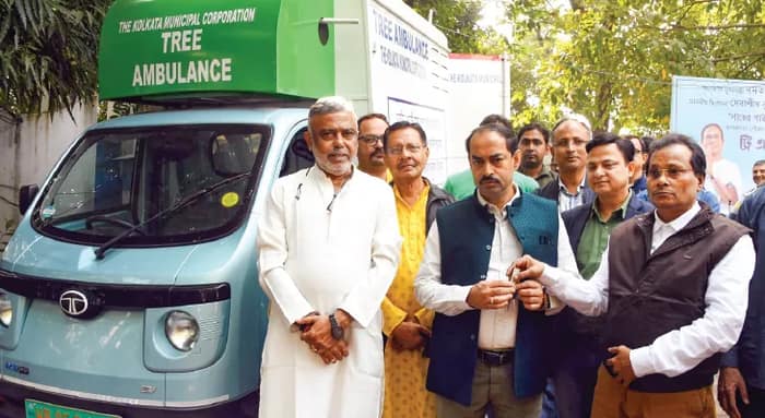 কলকাতায় ‘ট্রি অ্যাম্বুলেন্স’, গাছের পরিচর্যায় অভিনব উদ্যোগ পুরসভার