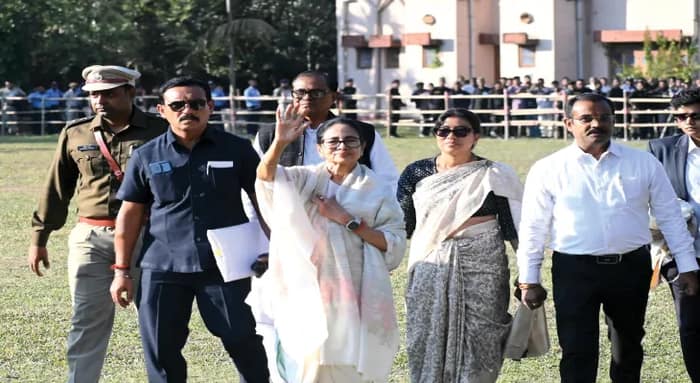 রবিকে পার্টি অফিসে নিয়ে গিয়ে চা খাওয়াও, হিপ্পিকে বললেন মমতা