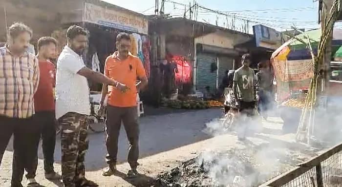 পটকায় বোমাতঙ্ক! চাঞ্চল্য, চওড়াহাট বাজারে বর্জ্যে বিস্ফোরণ