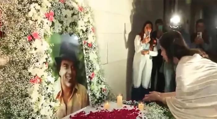 দিল্লিতে প্রয়াত অভিনেতা ধর্মেন্দ্রর স্মরণসভায় হাজির হেমা মালিনী