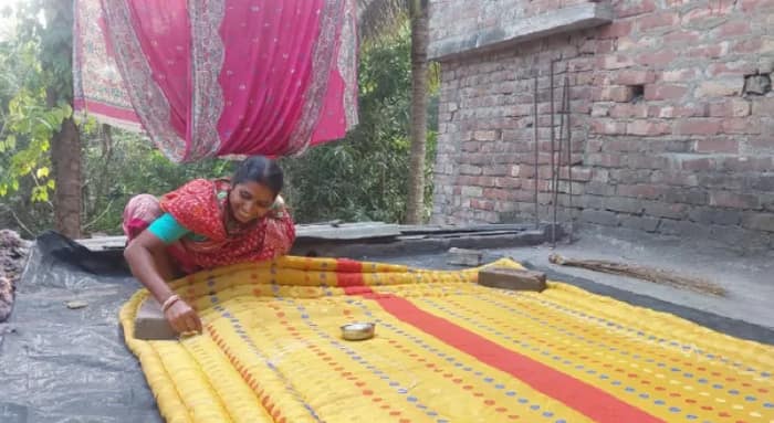লক্ষ্মীর ভাণ্ডারের জমানো টাকা ভরসা, বালাপোশ বানিয়ে স্বনির্ভর বহু মহিলা