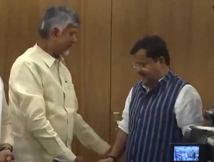 বিজেপির কেন্দ্রীয় সভাপতি নীতিন নবীনের সঙ্গে সাক্ষাৎ করলেন অন্ধ্রপ্রদেশের মুখ্যমন্ত্রী চন্দ্রবাবু নাইডু