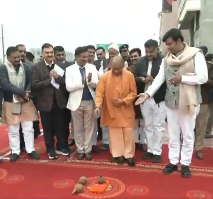 গোরক্ষপুরে নতুন উড়ালপুলের উদ্বোধন করলেন  উত্তরপ্রদেশের মুখ্যমন্ত্রী যোগী আদিত্যনাথ
