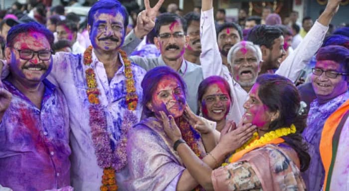 মহারাষ্ট্রের পুরসভা নির্বাচনে সাফল্য বিজেপি জোটের, ধাক্কা বিরোধীদের