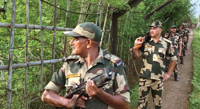 বাংলাদেশে পরিজনদের প্রাণভয়, এপারে উৎকণ্ঠা