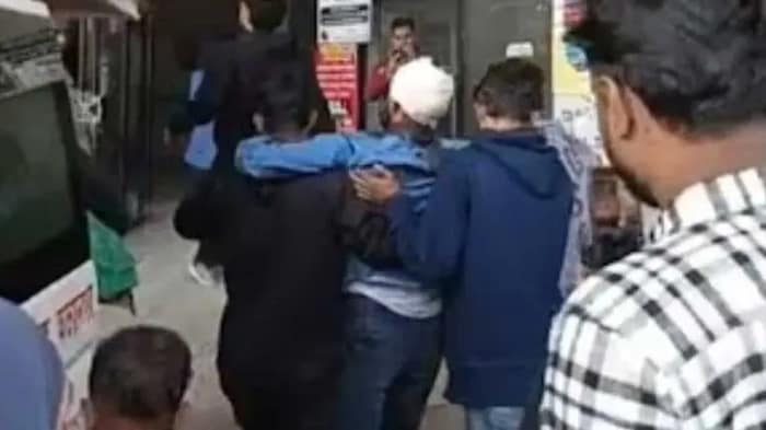 বাংলাদেশে আরও এক ছাত্রনেতা গুলিবিদ্ধ