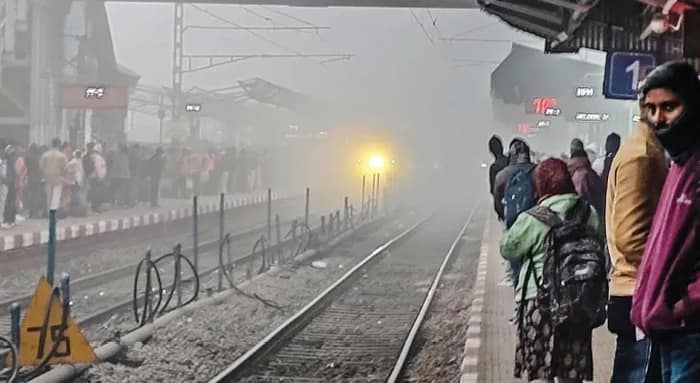 ঘন কুয়াশা, দৃশ্যমানতা কমে যান চলাচলে সমস্যা রামপুরহাটজুড়ে