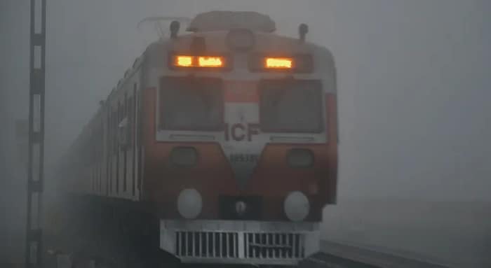যাত্রীদের নিয়ে আদ্রার ডিআরএমের দ্বারস্থ অগ্নিমিত্রা, কটাক্ষ তৃণমূলের