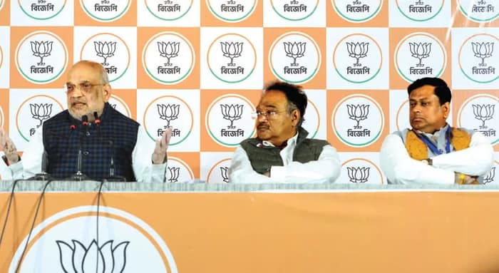 ৭৫ বছর বয়সি গেরুয়া নেতাদের ভবিষ্যতের প্রশ্নে অস্বস্তিতে শাহ