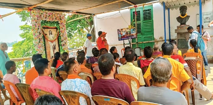 জায়ান্ট স্ক্রিনে চলছে শপথগ্রহণ, আবেগতাড়িত হুগলির নানা প্রান্ত, জেলাজুড়ে গেরুয়া আবির মেখে উৎসব