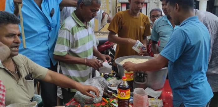 শুভেন্দুর মুখ্যমন্ত্রী হিসাবে শপথ উপলক্ষ্যে লাড্ডু-ঝালমুড়ি বিলি