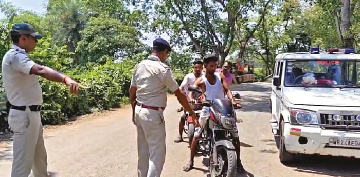 হাওড়াজুড়ে হেলমেটহীন বাইক চালকদের  ধরতে পথে পুলিশ, সচেতন করতে প্রচার