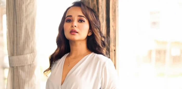 অন্ধকার সত্যের যাত্রা