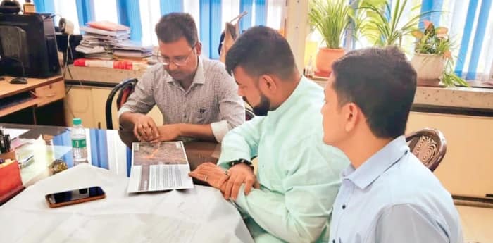 রাজারহাট-গোপালপুরে জল  জমা রুখতে উদ্যোগী বিধায়ক