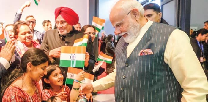 এখানেও ঝালমুড়ি? বাংলার ভোট প্রসঙ্গ টেনেই প্রধানমন্ত্রীর ভাষণ নেদারল্যান্ডসে