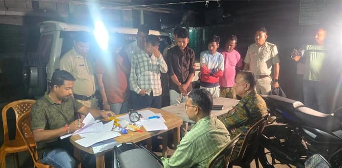 গোপন সূত্রের ভিত্তিতে অভিযান, পুলিশের হাতে কয়েক লক্ষ টাকার মাদক সহ গ্রেপ্তার ৪