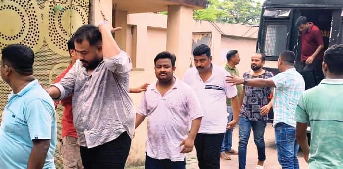 বরানগরের তৃণমূল নেতা শঙ্কর সহ গ্রেপ্তার ৬, শ্লীলতাহানি, তোলাবাজি, মারধর সহ একাধিক অভিযোগ