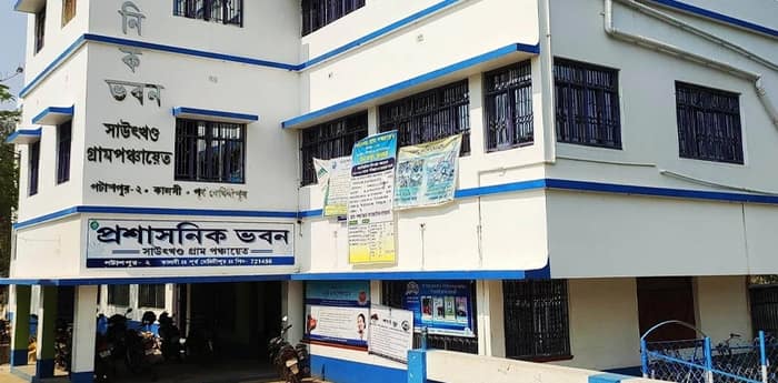 বন্ধ থাকা সাউথখণ্ড পঞ্চায়েত অফিসে বিজেপির হানা, উদ্ধার আপত্তিকর দ্রব্য