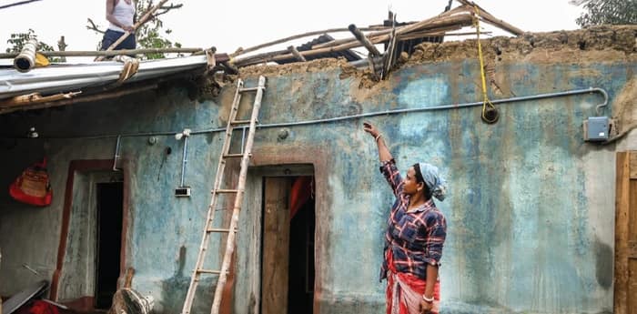 ঝড়ে দক্ষিণ দিনাজপুর জেলায় বিদ্যুত্ দপ্তরের ক্ষতি ৬০ লক্ষ,বারবার কালবৈশাখী  ক্ষতিগ্রস্ত সাধারণ মানুষও