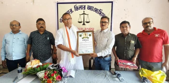 ময়নাগুড়ির নতুন বিধায়ক ডালিম রায়কে সংবর্ধনা রেশন ডিলারদের