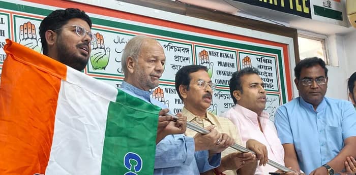 মেখলিগঞ্জ পুরসভা তৃণমূলের থেকে ছিনিয়ে নিল কংগ্রেস, দলবদল চেয়ারম্যান সহ ৬ কাউন্সিলারের