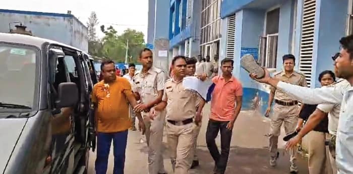 নন্দীগ্রামে দাপুটে তৃণমূল নেতা শেখ সামসুল ধৃত বিজেপি নেতার বাড়িতে বোমাবাজির অভিযোগ