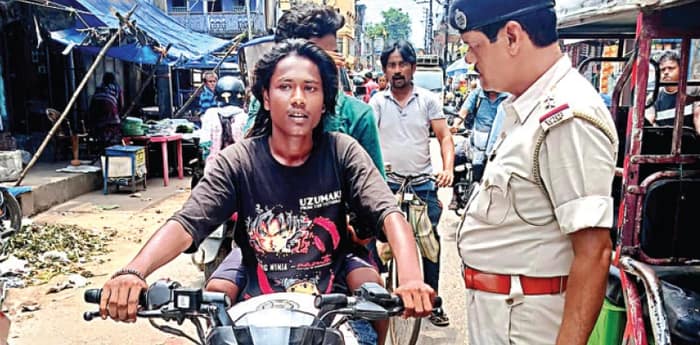 অপরাধ রুখতে কড়া পদক্ষেপ পুলিশের বাঁকুড়ায় ফোল্ডেড নম্বর প্লেট লাগানো বাইকের রমরমা
