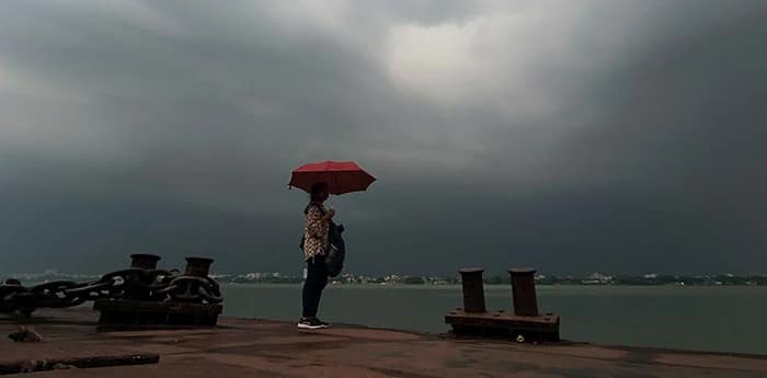 ৬০ কিমির  কালবৈশাখীর সঙ্গে স্বস্তির বৃষ্টি শহরে