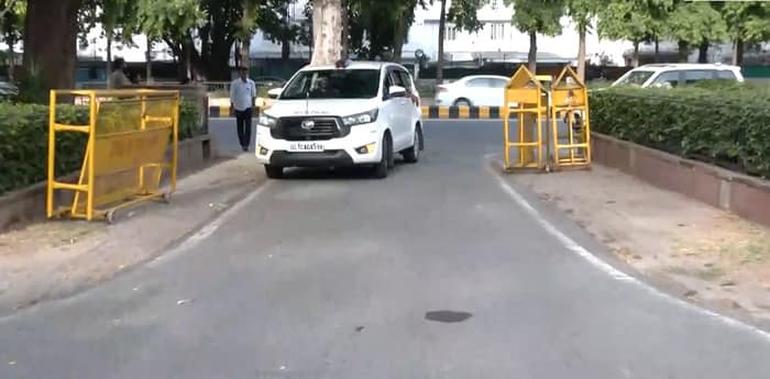 নয়াদিল্লিতে তৃণমূল সাংসদ অভিষেক বন্দ্যোপাধ্যায়ের বাসভবনে পৌঁছলেন মমতা বন্দ্যোপাধ্যায়