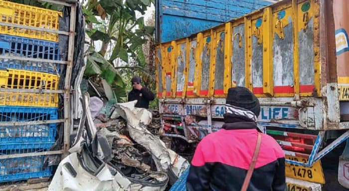বাগনানে জাতীয় সড়কে লরির পিছনে ধাক্কা পিক-আপ ভ্যানের, চালক-খালাসির মৃত্যু