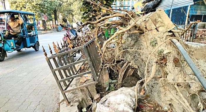 ডুমুরজলায় রিং রোডের দফারফা অবস্থা, সংস্কারের অভাবে নষ্ট হচ্ছে সৌন্দর্যায়ন