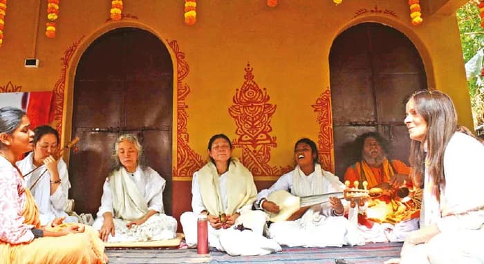 শিল্পীর মরণ নেই, জয়দেবে ‘মনের মানুষ’ আখড়ায় অমর সাধন দাস
