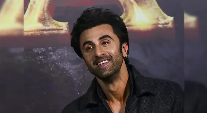 রণবীরের ছবি ঘিরে সংঘাত