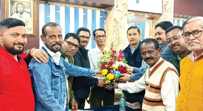 পরিষেবা দিয়ে শহরের ভোটব্যাংক তৃণমূলে টানাই চ্যালেঞ্জ দিলীপের