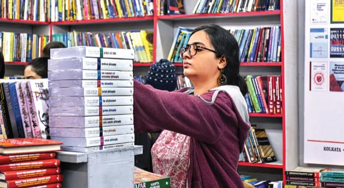 বই কেনা মানেই বই পড়া নয়