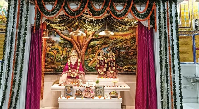 পুজো দিতে শহরে শ্রীলঙ্কা-ভুটানের পুণ্যার্থীরা, রাজস্থানে নব বৃন্দাবনের প্রতিষ্ঠাতা বিহারীজীর মন্দির পাথুরিয়াঘাটায়