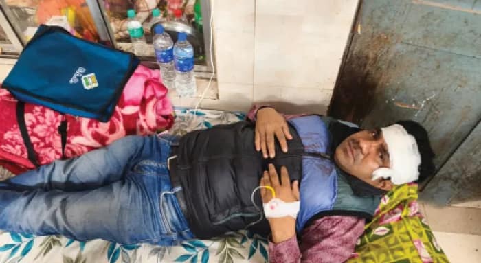 বাইক পার্কিং নিয়ে ঝামেলা, বিএলও’র উপর হামলা