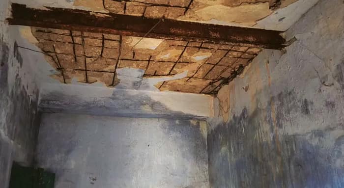 জরাজীর্ণ ভবনে হেঁটজাড়ি সুস্বাস্থ্য কেন্দ্র  ঝুঁকি নিয়ে চলছে পরিষেবা, সংস্কারের দাবি