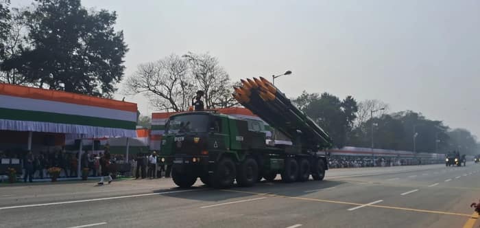কলকাতার রেড রোডে ৭৭তম সাধারণতন্ত্র দিবসের কুচকাওয়াজ চলছে